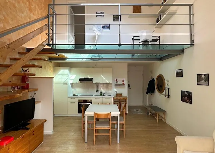 81, Bright Miniloft With View Apartman *