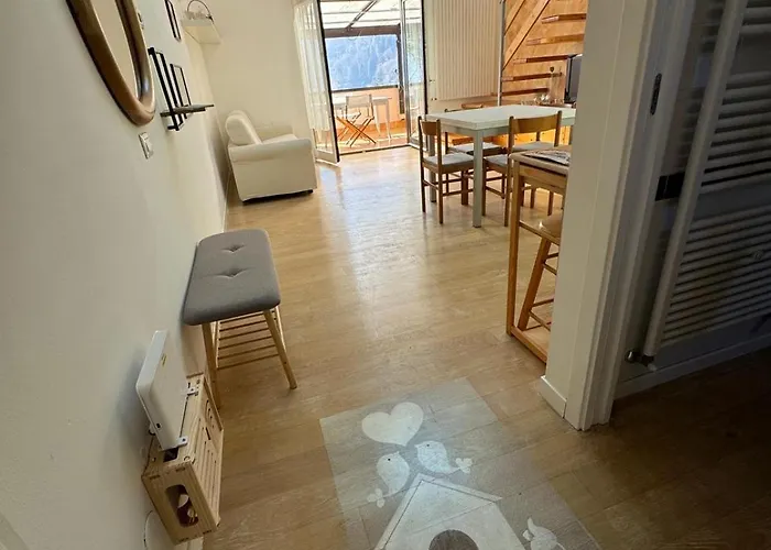 Apartman 81, Bright Miniloft With View Barni