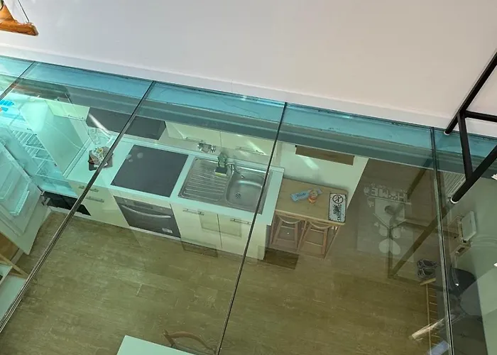 81, Bright Miniloft With View アパート *